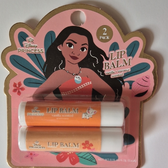 🔥🔥STEAL🔥🔥Disney Moana Gray and Red Crew Socks with Lip Balm - Picture 5 of 6